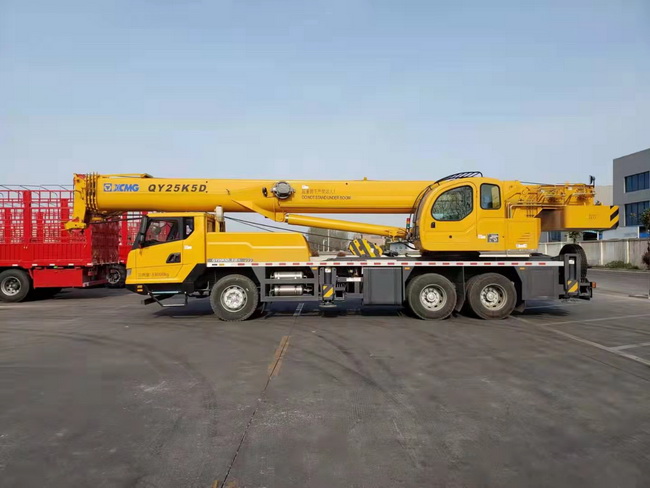 MK网QY25K5D－2起重机