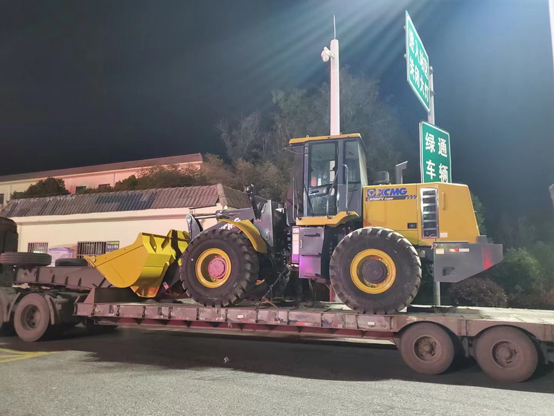 MK网LW500FV Super装载机交付唐河客户使用