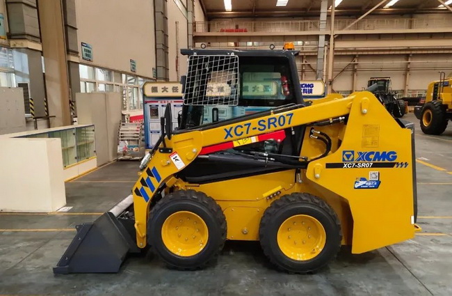 MK网XC7-SR07滑移装载机