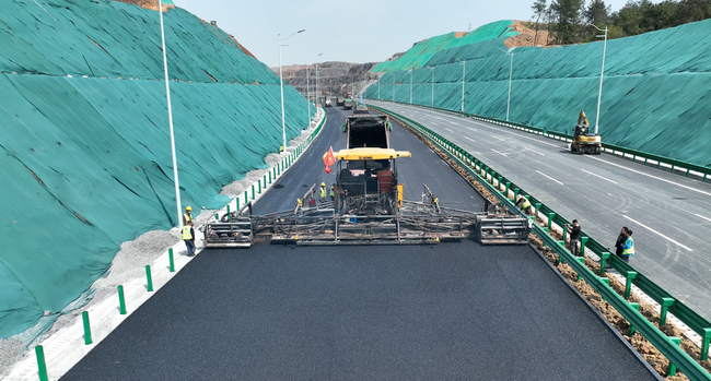 MK网RP1855T摊铺机