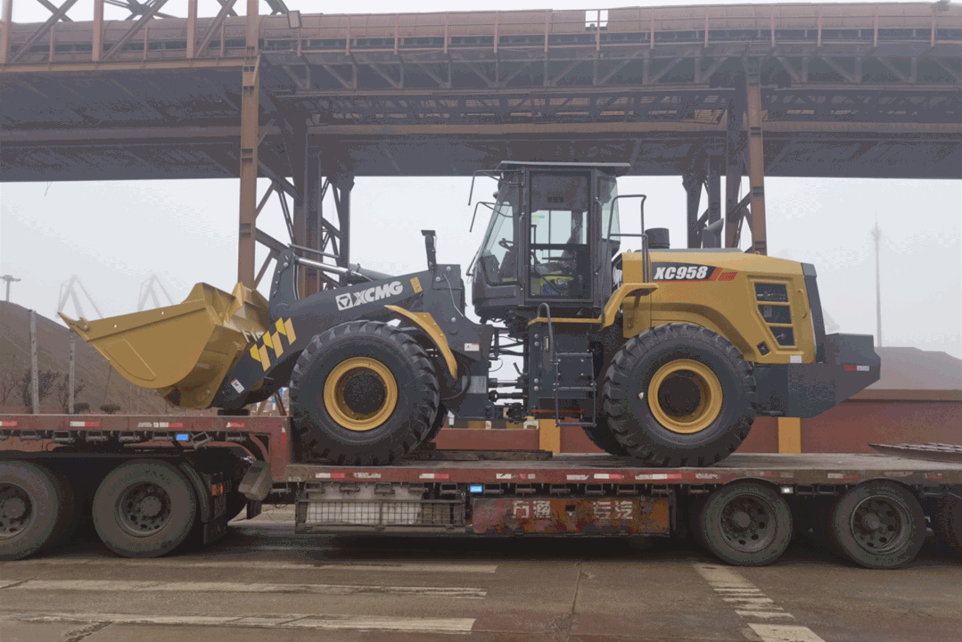 MK网XC958国四装载机交付齐鲁大地某水泥客户