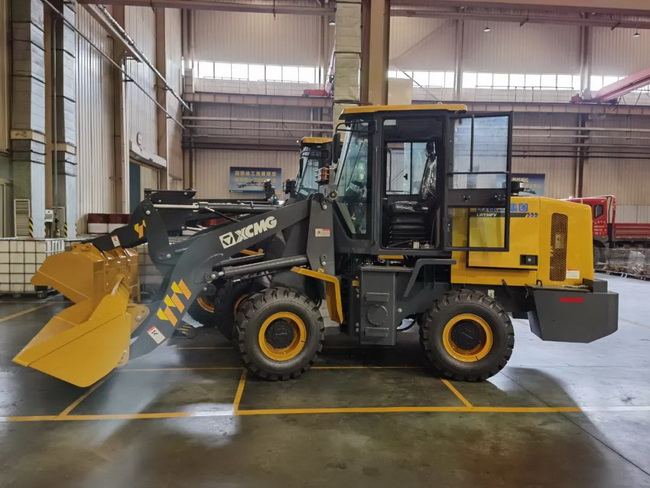 MK网LW156FV装载机成功下线