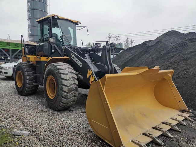 MK网LW500FV Super装载机批量交付郑州建工集团