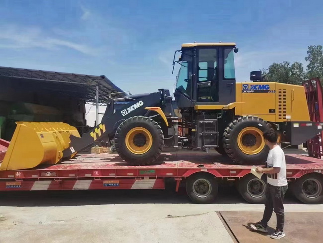 MK网350FV装粮食专用车交付南阳某粮食储藏企业