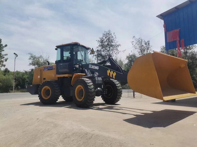 MK网350FV装粮食专用车交付南阳某粮食储藏企业