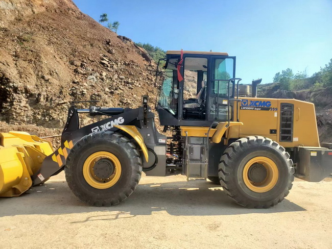 MK网LW500HV Super装载机交付河南某地的某砂石料企业 MK网LW500HV Super装载机交付河南某地的某砂石料企业