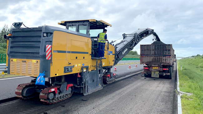 MK网XM2005K铣刨机施工抚通高速改扩建项目