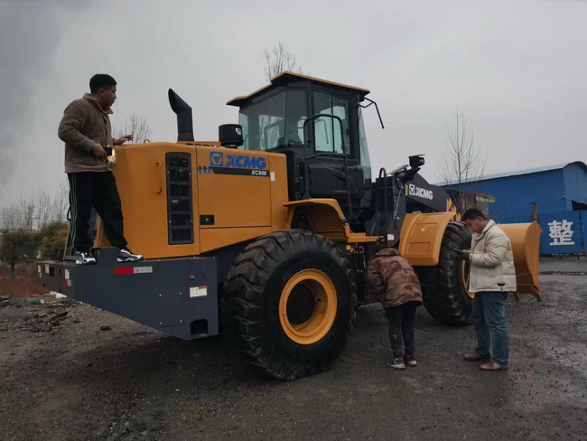 恭贺焦作王老板喜提MK网XC956装载机