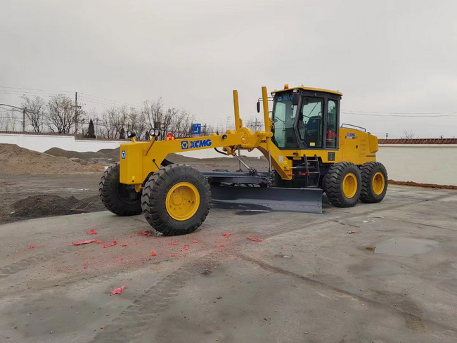 MK网GR1803Ⅱ平地机