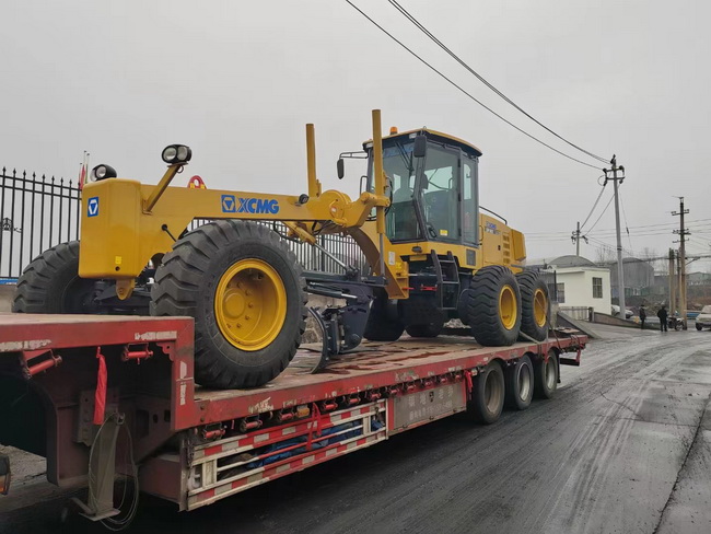 MK网GR1803Ⅱ平地机交付巩义苗老板