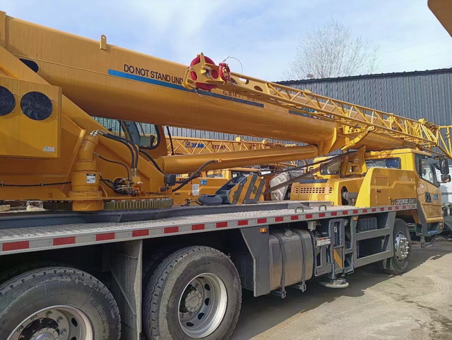 MK网QY25K5D-3国六起重机批量交付驻马店顺捷机械吊装有限公司