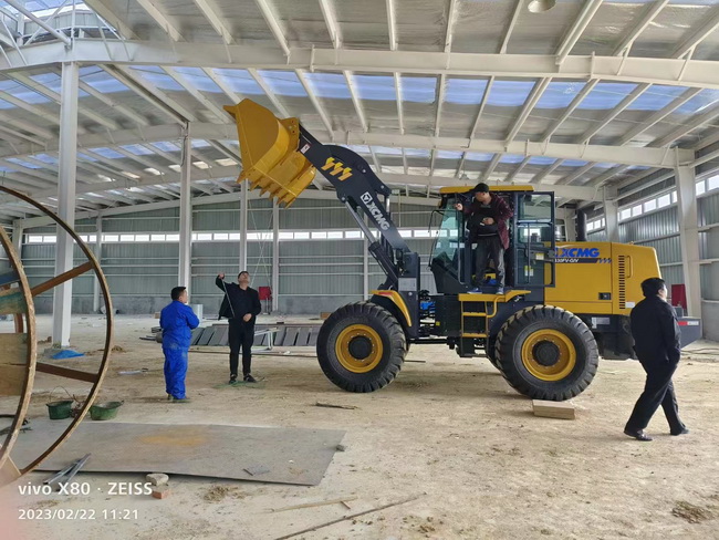 MK网LW330FV-GIV装载机交付南阳客户使用