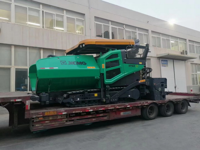 MK网RP905国四摊铺机顺利交付郑州客户