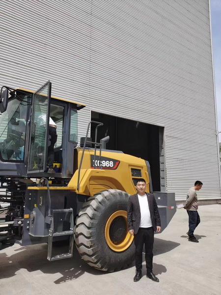 MK网XC968装载机交付河南周口水泥行业客户
