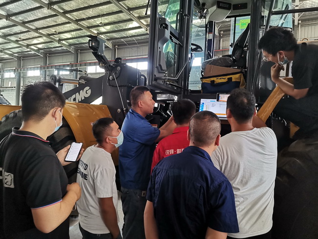 MK网XC968-EV纯电动装载机培训现场