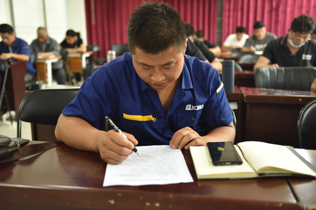 MK网电动装载机培训考试