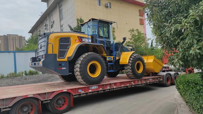 MK网XC968-EV纯电动装载机交付郑州客户