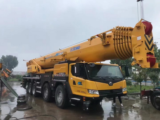 MK网QY130K8C起重机交付宝丰县巨力吊装