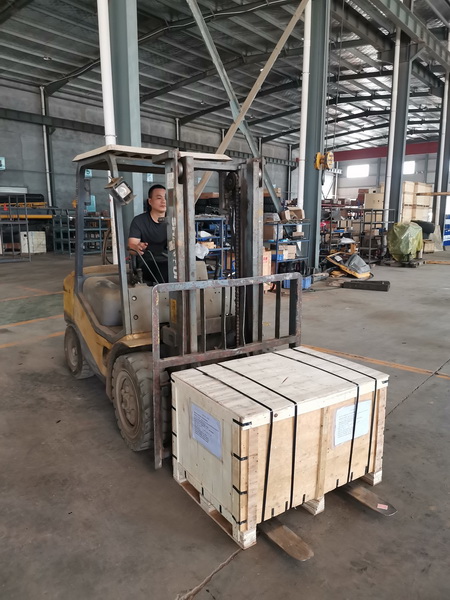 叉车装货 叉车装货