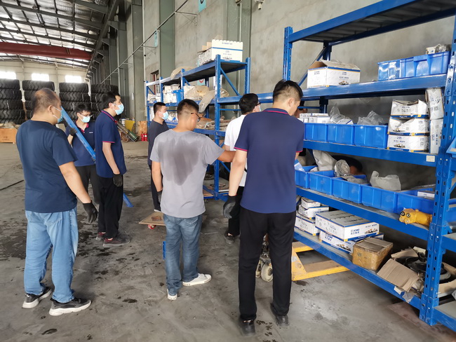 路友配件仓库全面装修升级改造中 路友配件仓库全面装修升级改造中