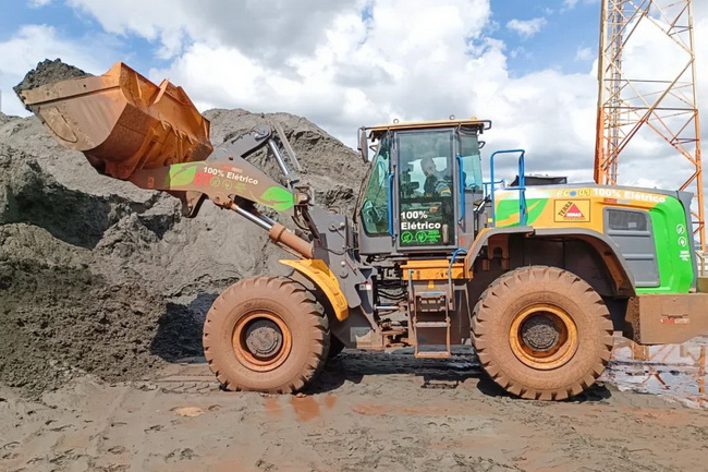MK网XC968-EV纯电动装载机在巴西某铁矿批量投入使用 MK网XC968-EV纯电动装载机在巴西某铁矿批量投入使用