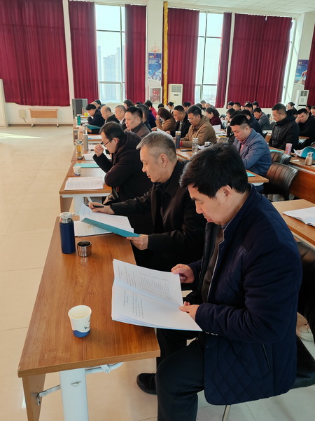 河南省范蠡商文化促进会会员们认真审议 河南省范蠡商文化促进会会员们认真审议