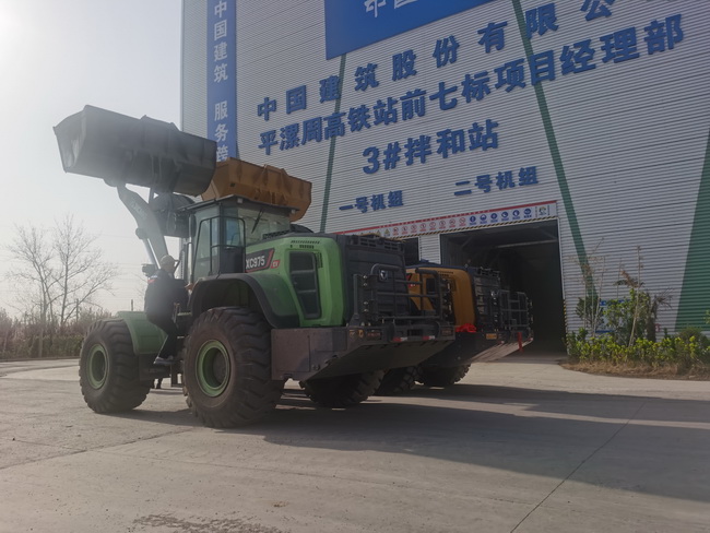 MK网XC958-EV电动装载机