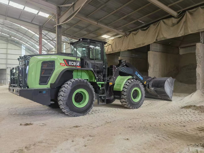 MK网XC958-EV纯电动装载机交付商丘石楼建材公司