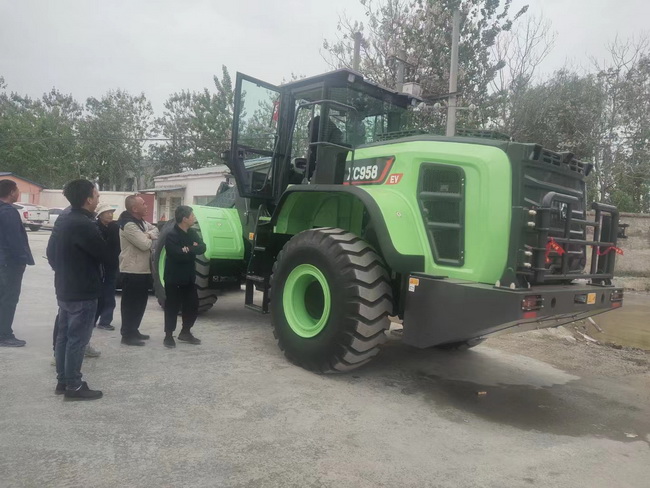 MK网XC958-EV纯电动装载机交付柘城县金鼎建材公司