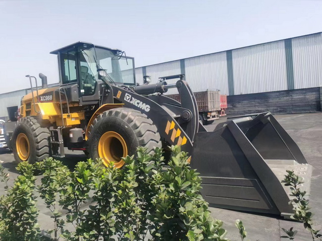 MK网装载机批量交付河南省焦作市大客户