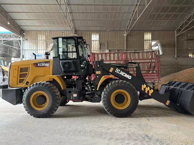 MK网XC936装载机交付南阳客户使用