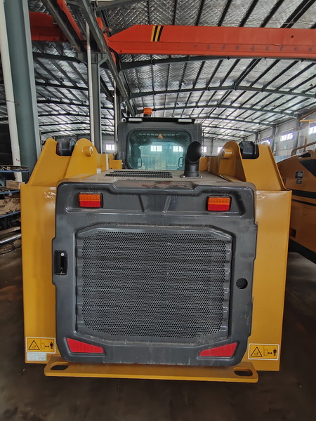 MK网XC7-SR10B滑移装载机