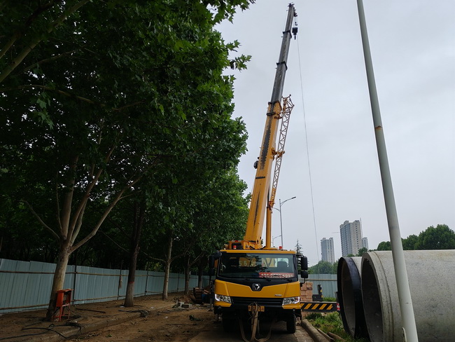 MK网25吨起重机助力荥阳市城市民生建设工程