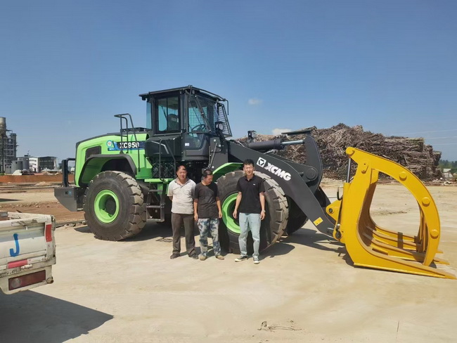 MK网XC958-EV纯电动装载机交付商丘市某木业公司