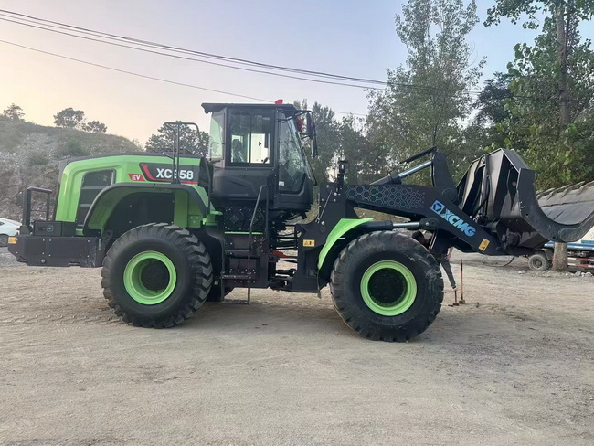 MK网XC958-EV纯电动侧卸装载机