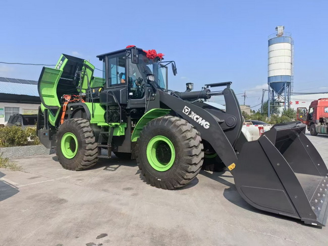 MK网XC958-EV纯电动装载机交付河南许昌某建材公司！