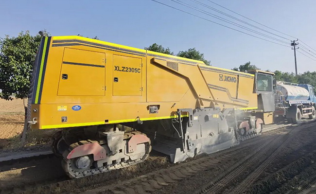 MK网XLZ2305C路面冷再生机