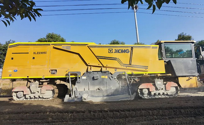 MK网XLZ2305C路面冷再生机