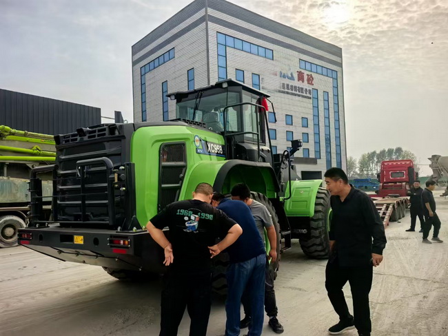 MK网XC958-EV电动装载机交付河南省商丘某建筑材料有限公司