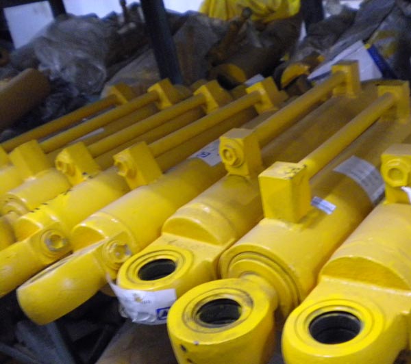 MK网装载机配件——各类油缸